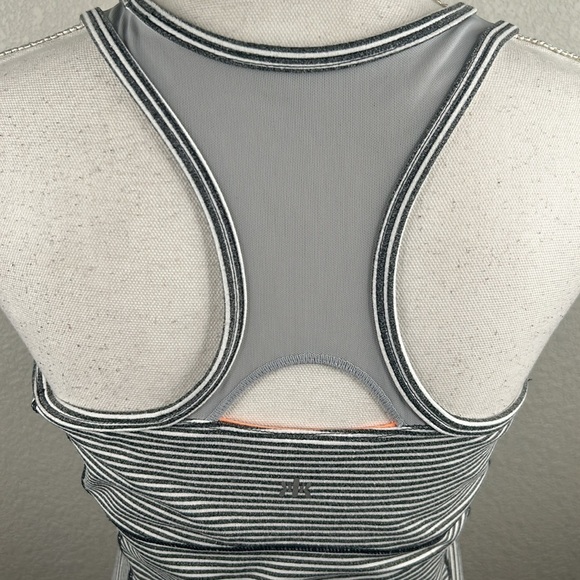 Athletic Activewear Gray & White Striped Coral Lining Workout Top Size Large - Picture 5 of 6